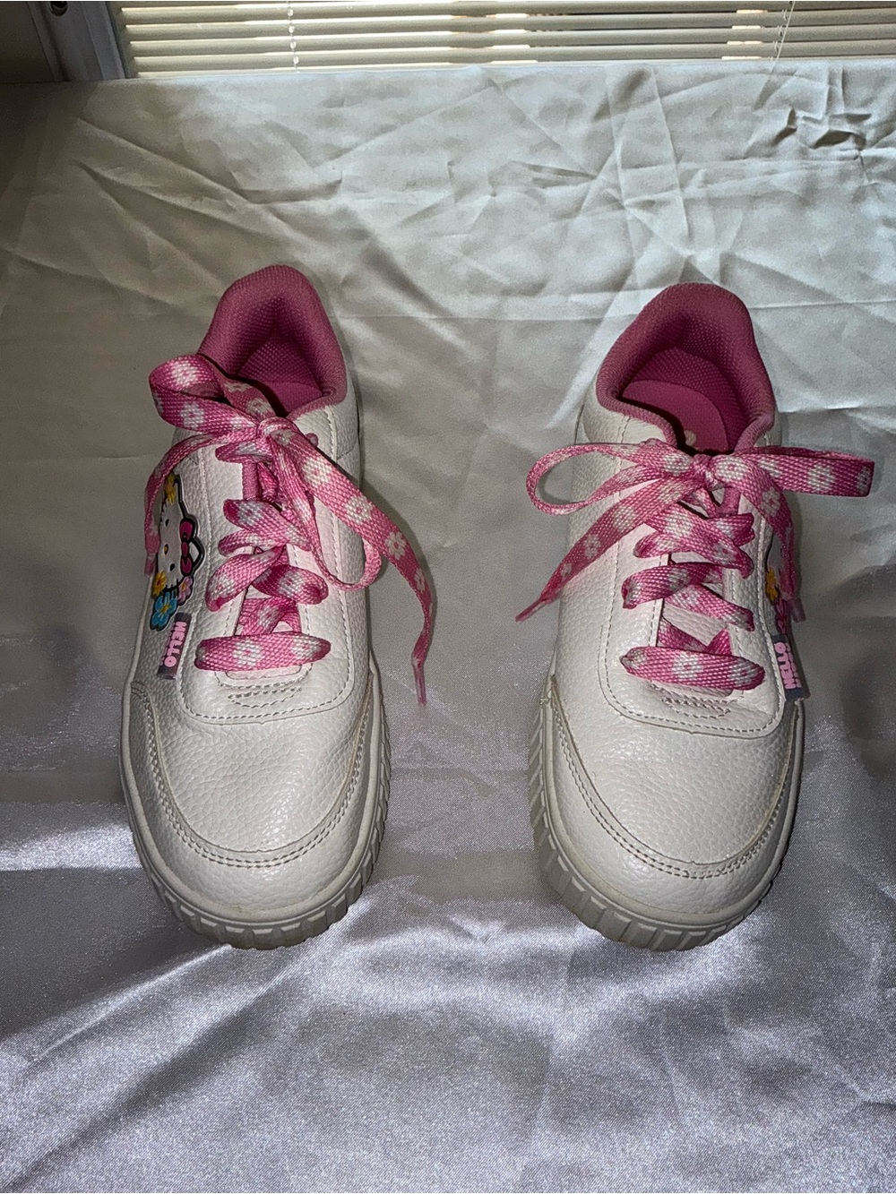 Hello Kitty 🐱 Girls Casual Court Sneakers Size 3 - Picture 7 of 15